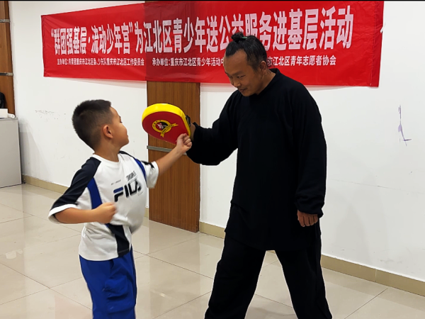 易倍策略 少年宫“流动”起来 多彩公益课直达社区家门口